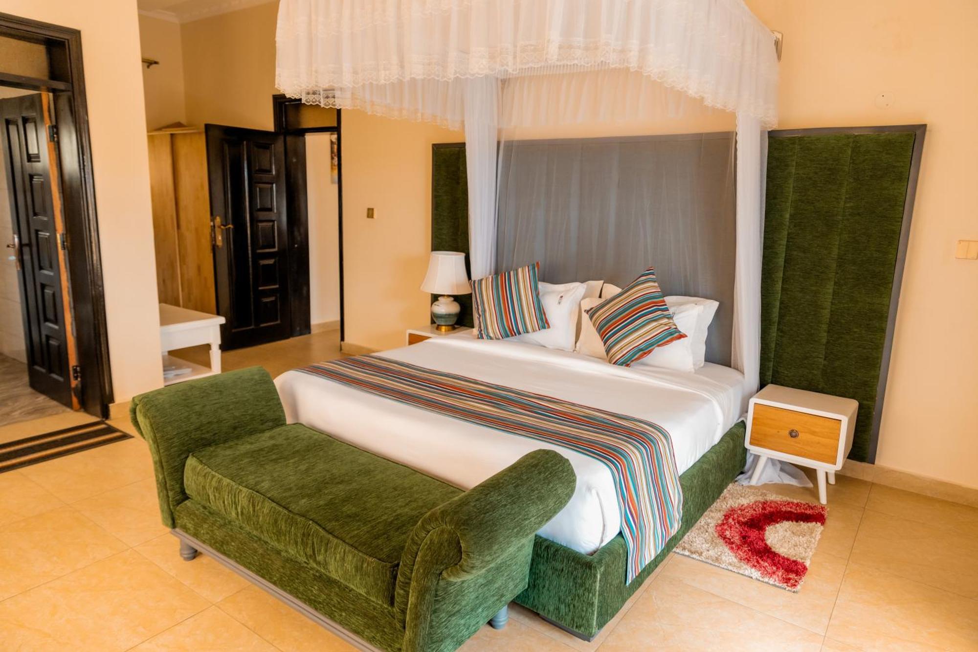 Las Vegas Garden Hotel Mbarara Екстер'єр фото